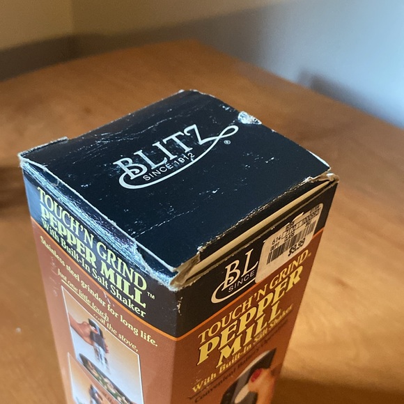 NIB ✨ Vintage Blitz Touch ‘N Grind Pepper Mill 🧂✨ - Picture 9 of 11